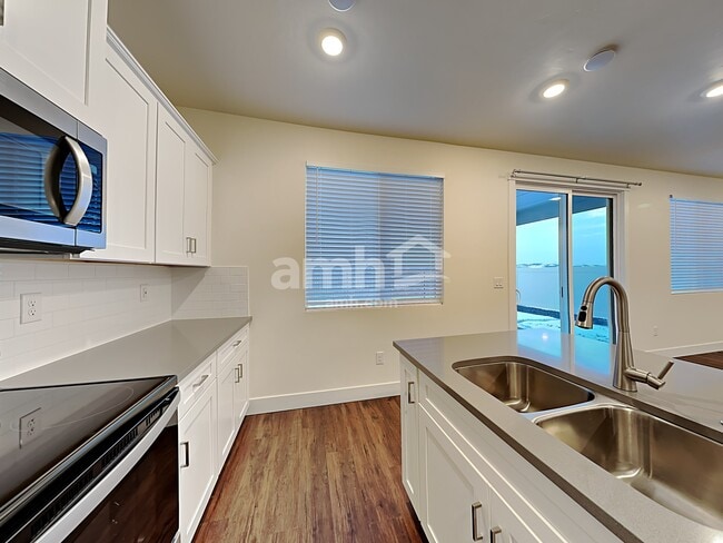 Photo - 6678 Spriggel St