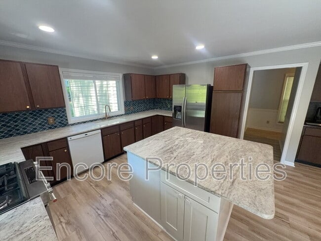 Photo - 824 Hayden Ave