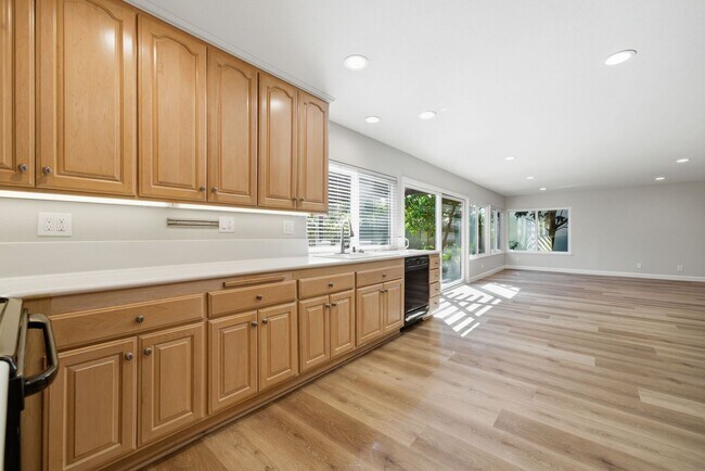 Photo - Gorgeously Updated 5 bedroom/3 bath House in Greenbrook!