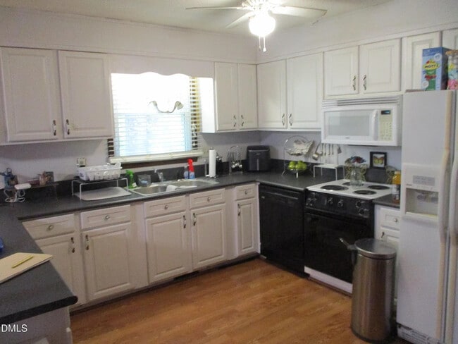Photo - Room in House on Ravel St