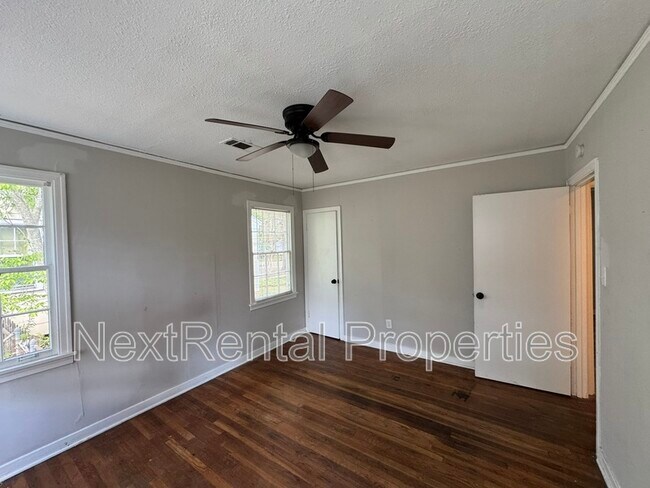 Photo - 535 Robinhood Rd