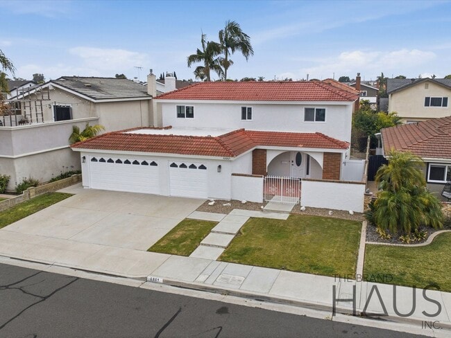 Building Photo - Newly Remodeled Huntington Beach Home with Brand-New AC & Premium Finishes