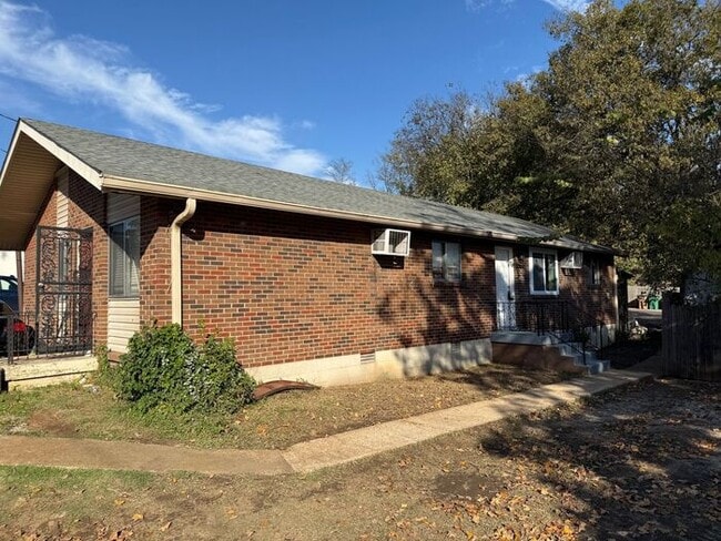 Photo - Renovated Duplex in Woodbine - Washer and ...