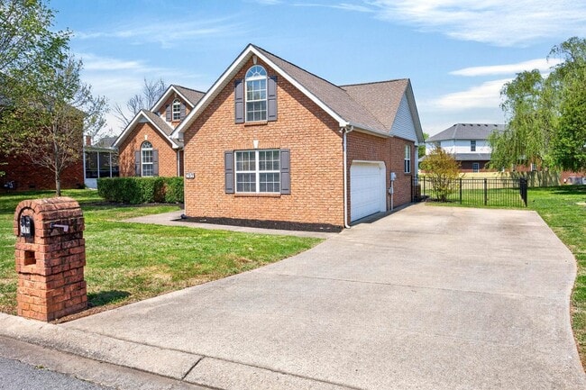 Photo - 197 Red Jacket Trce