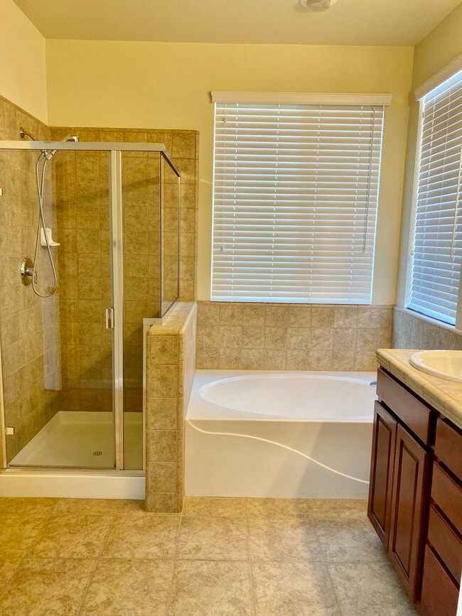 Photo - 1407 Rossmere Ln