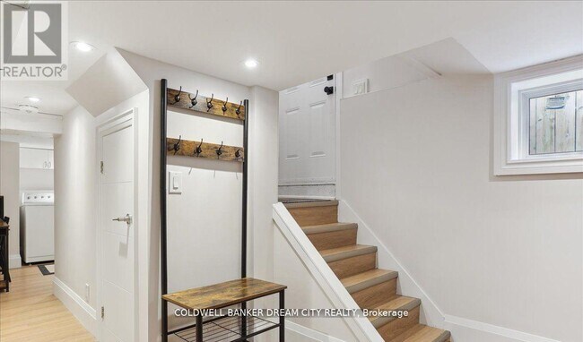 Photo - 464 Maybank Ave Unit LOWER