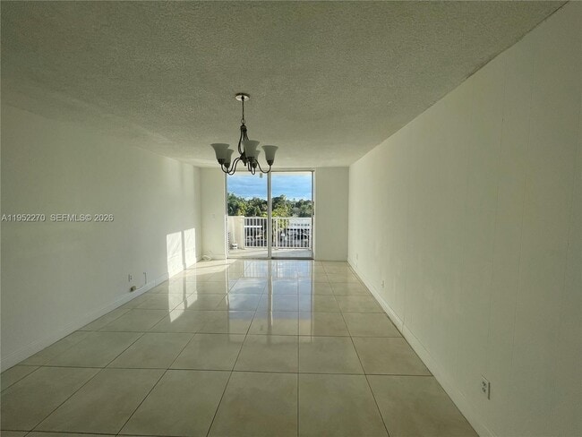 Photo - 2000 NE 135th St Unit 408