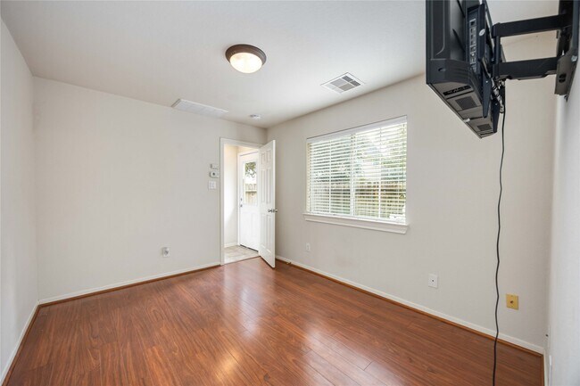 Photo - 3008 Clearview Cir