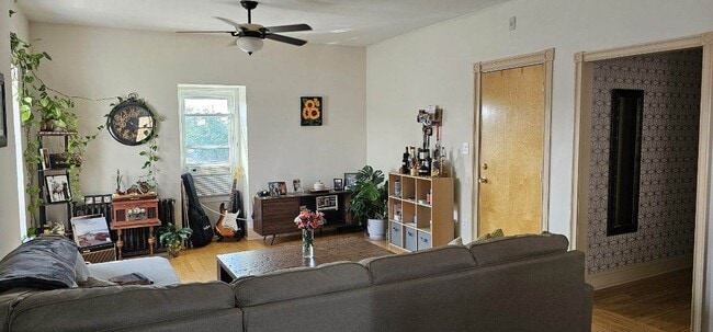Building Photo - 8139 Frankford Ave Unit 4
