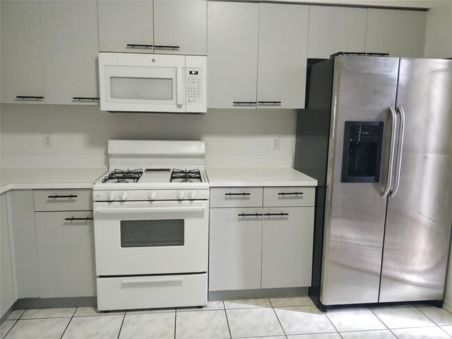 Photo - 7913 Sanibel Dr