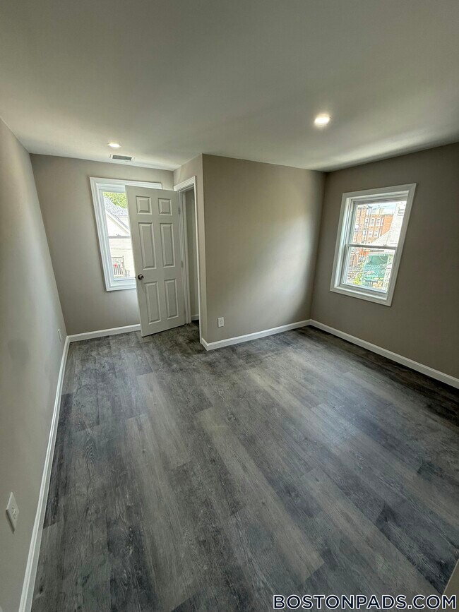 16 Long Ave Unit 3