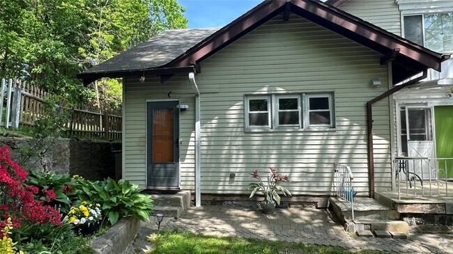 Building Photo - 66 Chatterton Pkwy Unit 2 Rental