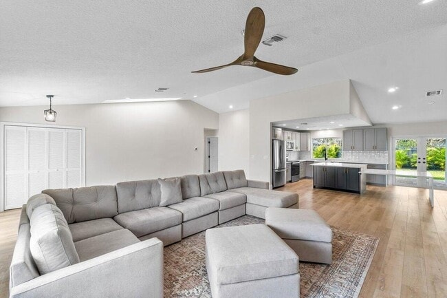 4593 Ellwood Dr