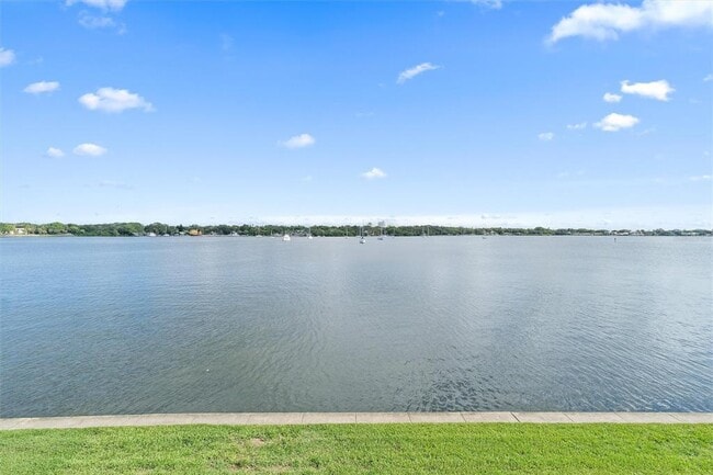 165 Pompano Dr SE