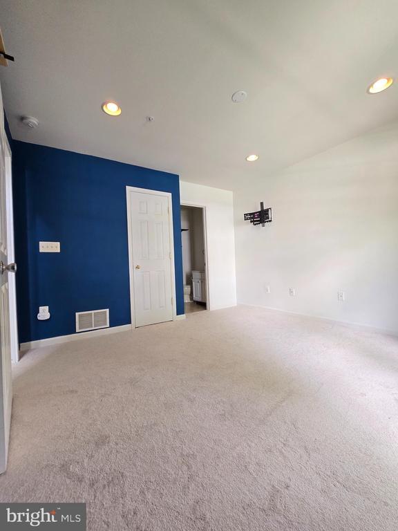 Photo - 5033 Kemsley Rd