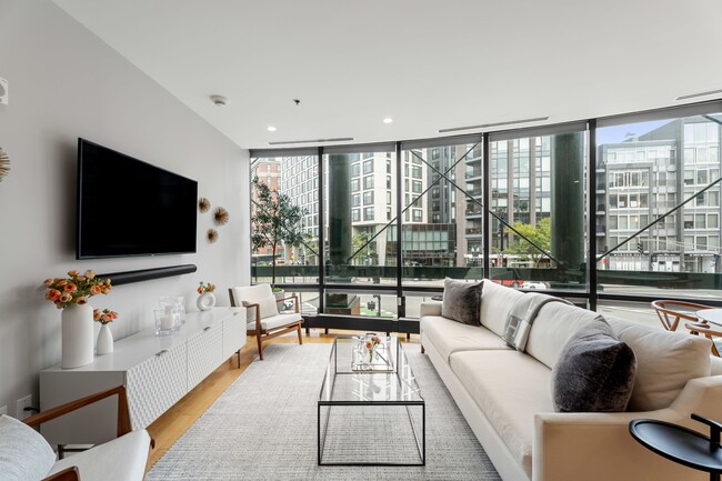 Building Photo - 9 W Broadway Unit 321