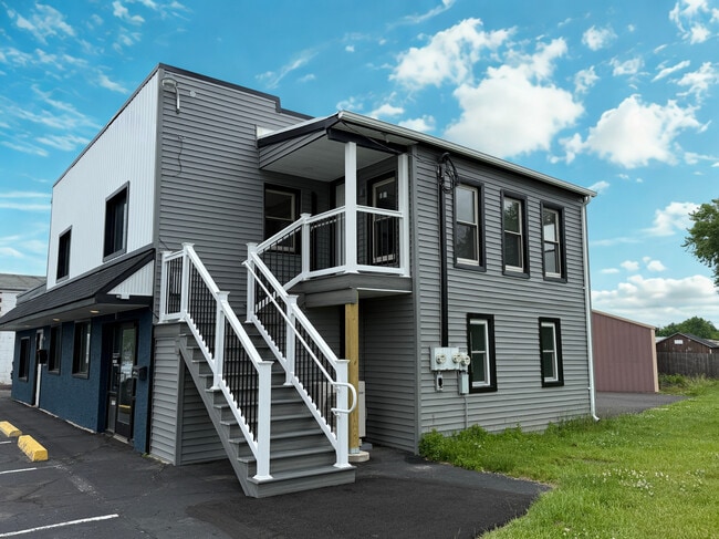 Building Photo - 266 W Ridge Pike Unit Apt 1