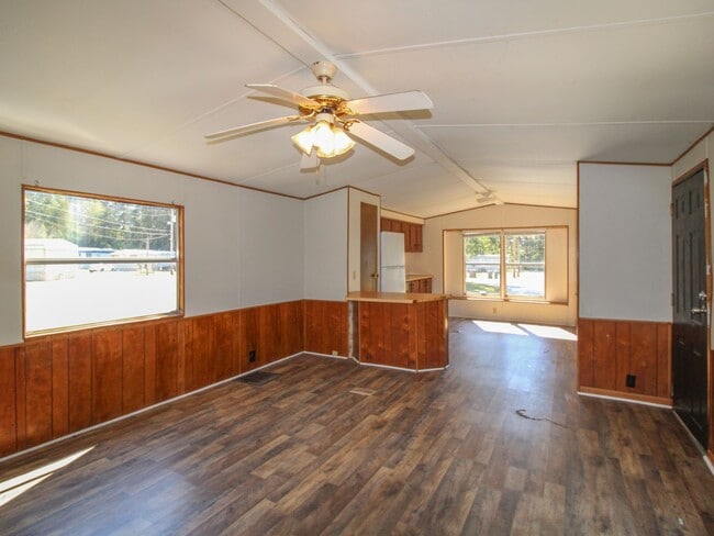 Photo - Updated 2BR/1BA Trailer in Muscle Shoals –...