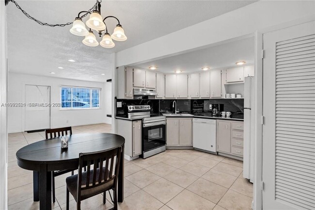 Photo - 2175 NE 56th St Unidad 107