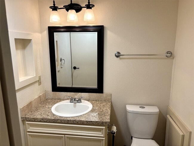 Building Photo - 3025 Walnut Bend Ln Unit True