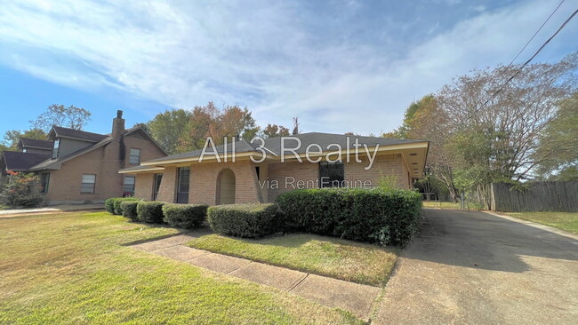 Photo - 561 Dunbarton Rd