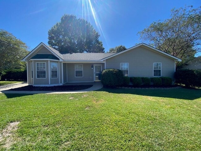 Building Photo - 213 Dahlia Dr