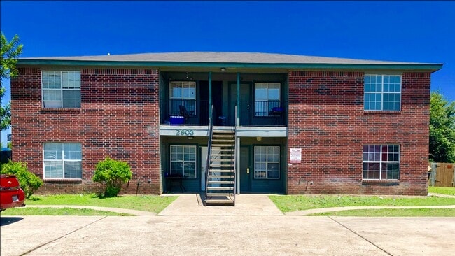 Building Photo - 2903 cantabrian dr Unit B