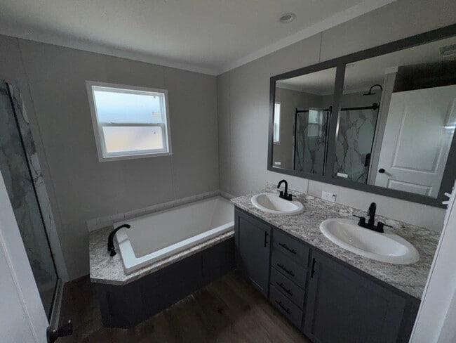 Photo - 300 Patriot Ln