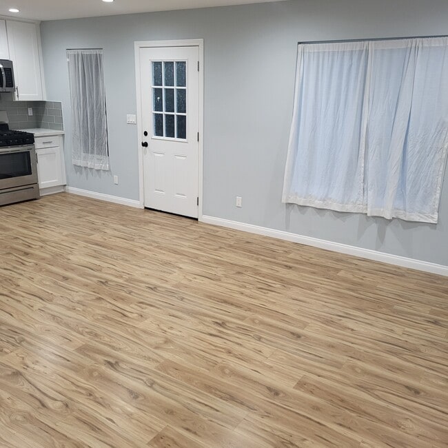 Photo - 10829 Woodbine St