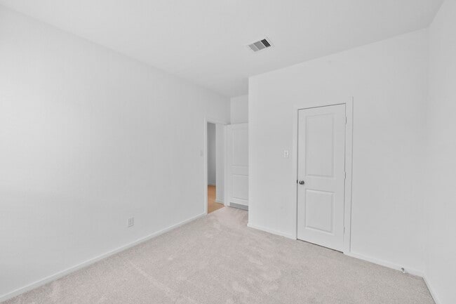 Photo - 807 Heaven Dr