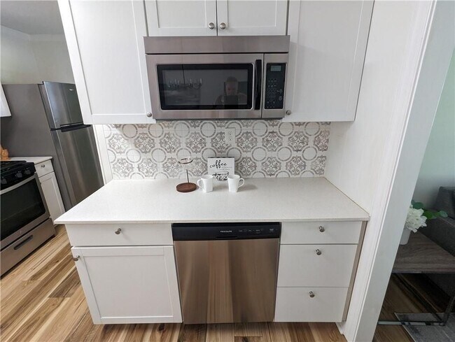 Photo - 1565 Whipporwill Dr SW