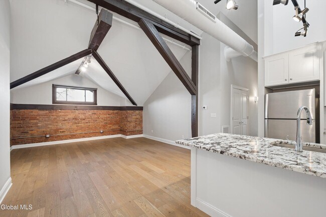 Photo - 77 Van Dam St