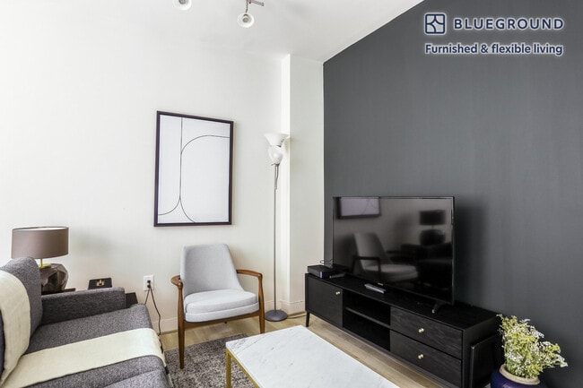 Photo - 733 15th St NW Unidad GO FL8-ID216