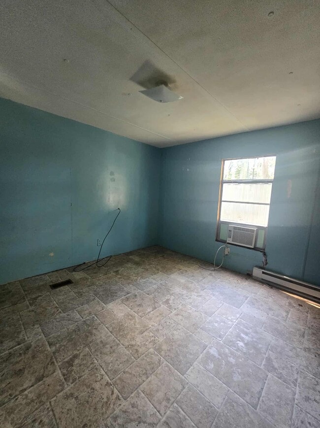 Photo - 1380 Mapleash Ave