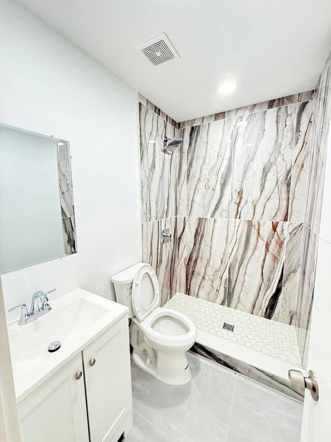 Building Photo - 2611 NW 21st St