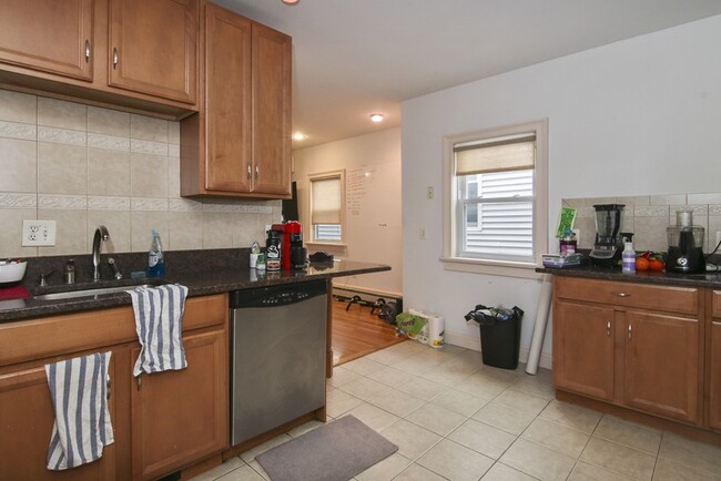 Building Photo - 164 L St Unit #2 Rental