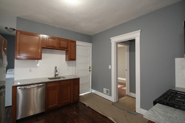 Building Photo - 168 Chatham St Unit 2nd Fl Rental