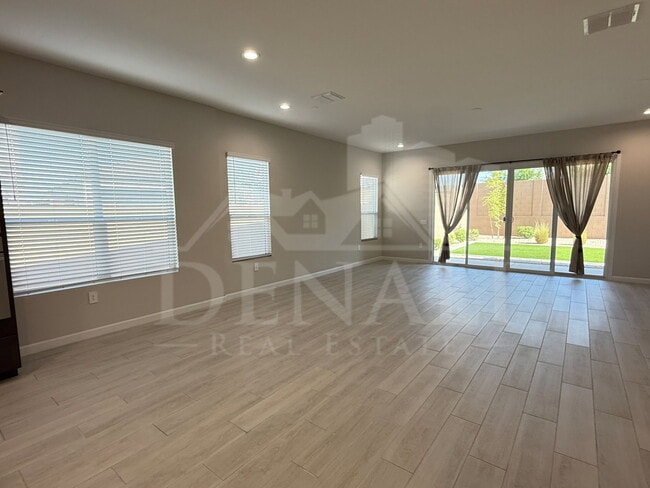 Photo - 6010 E Quail Ave