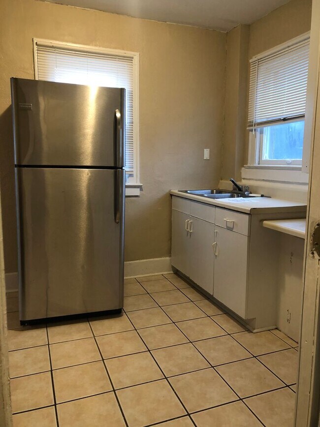 Photo - South Side Upper Duplex!