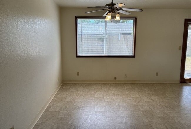 Photo - 3Bd/2Ba Single Story House - Available to View!