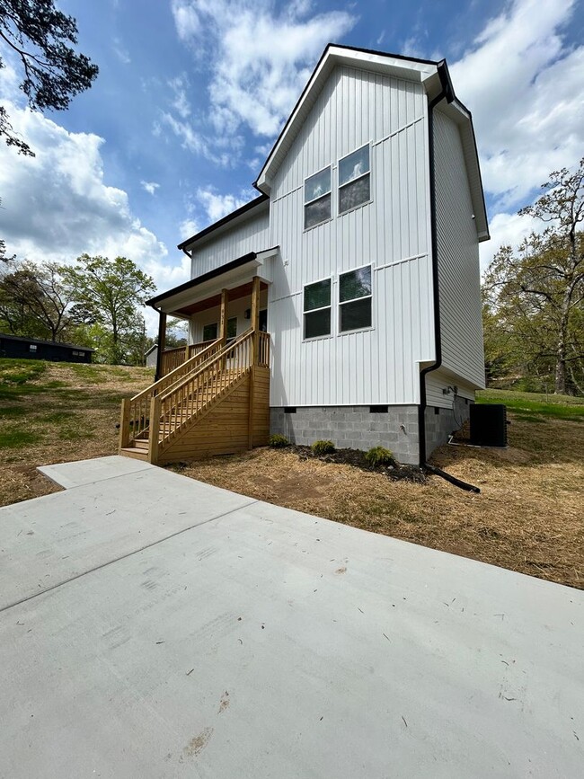 931 Old Lower Mill Rd
