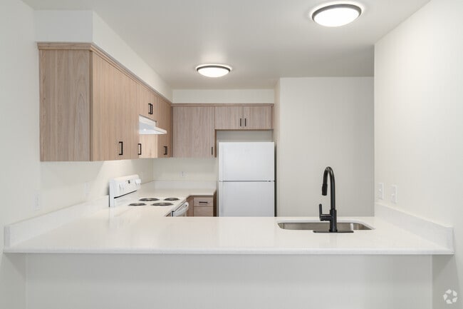 2BR, 1BA - 848SF - Kitchen - Columbus Village Apartments