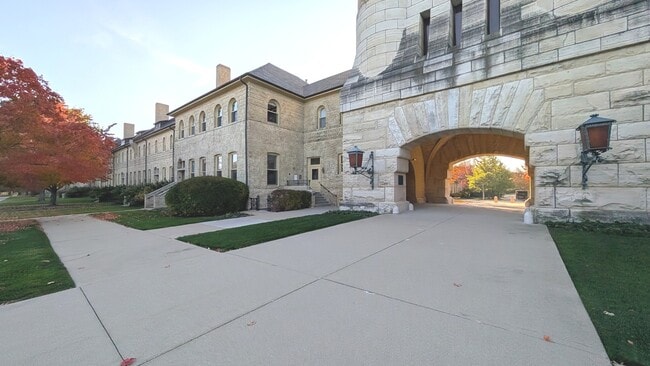 Building Photo - 210 Leonard Wood S Unit 101