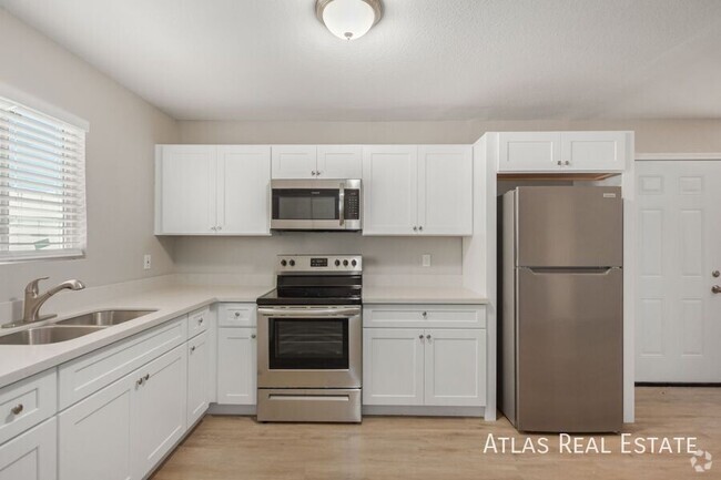 Building Photo - ONE MONTH FREE!! Newly Renovated 2 bedroom... Unit 3 Rental