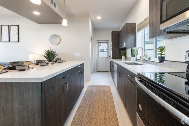 3BR, 2.5BA - 1,187SF - Kichen