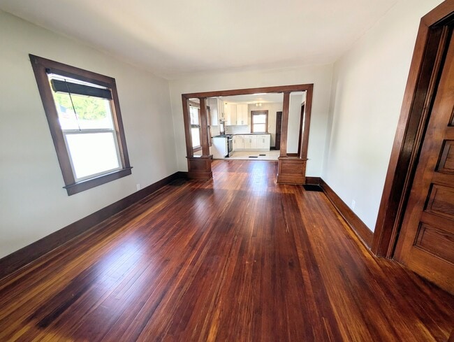 Photo - 307 5th Ave E