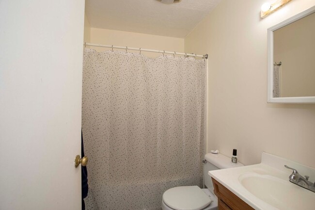 Photo - Huge 4 bed 2 bath townhouse near Northeastern with a move in special!