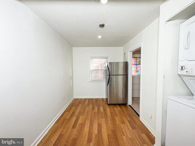 Photo - 2529 Iverson St