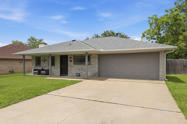 Photo - 3821 Brighton Dr