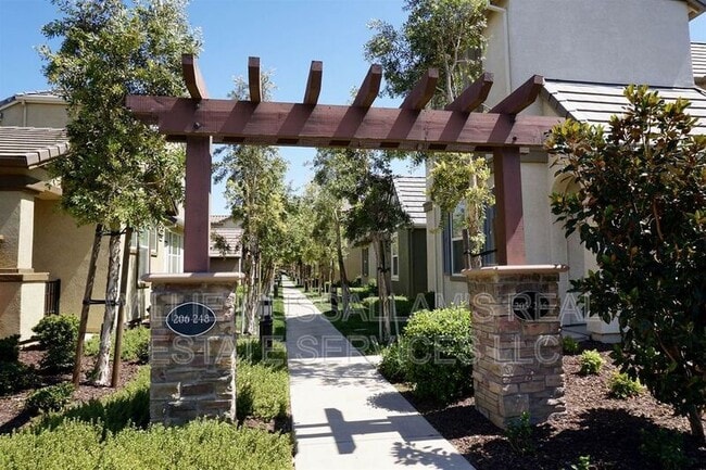 Photo - 239 W Santa Cruz Way